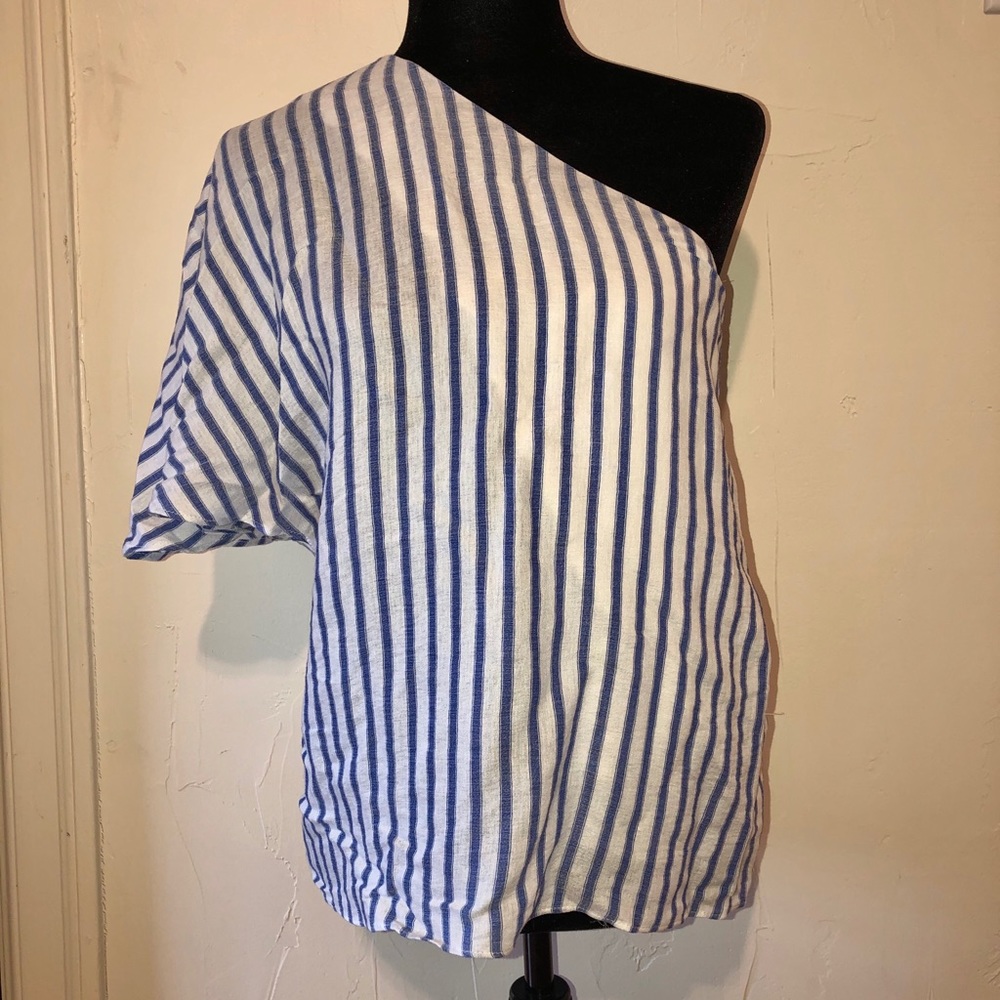 One shoulder top